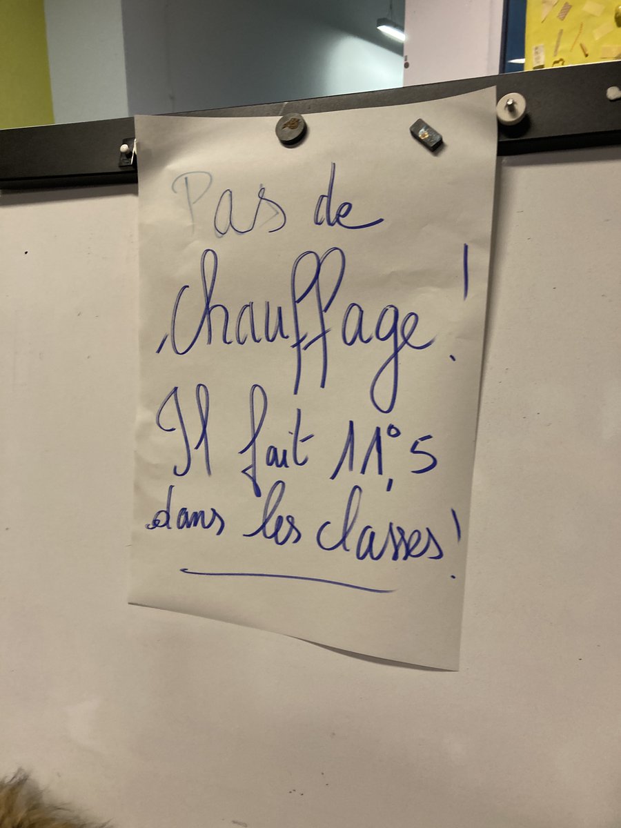 viinsnet's tweet photo. @AOC1978 11,5° dans TOUTES les classes de l’école PUBLIQUE Grands Champs de #paris20 pendant que nos impôts financent à 75% l’école PRIVÉE. Malgré les nombreuses relances de la direction depuis 2 semaines #mairie20 ne prend pas la mesure de la situation. @liberation @mediapart https://t.co/6ccCtsvTMH