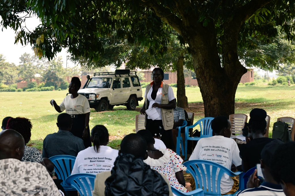 MajakiraSedrick's tweet photo. The @GenderHeroes Eastern cluster @mifumiproject is in Bulamagi sub county engaging key community stake holders in a dialogue to review their performance and contributions towards elimination of Sexual Gender Based Violence. https://t.co/qWiBVSZQia