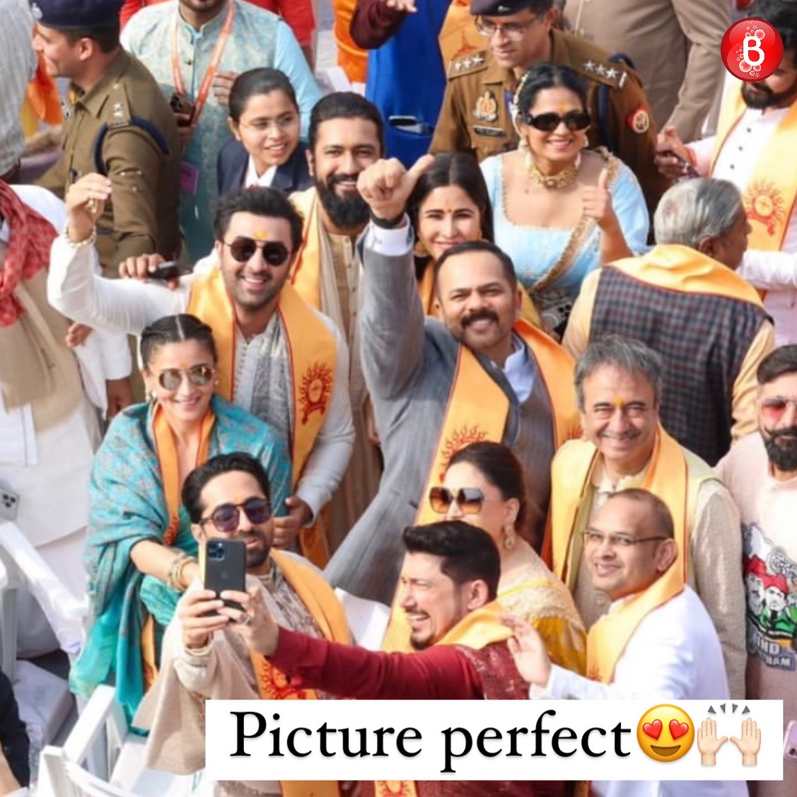 Stars pose for a lovely click at Ayodhya Temple😍

#vickykaushal #katrinakaif #aliabhatt #ranbirkapoor #ayushmaankhurana #ayodhyarammandir 

#RamMandirPranPrathistha