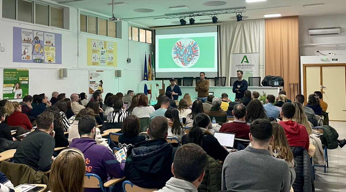 CepLinares's tweet photo. Os dejamos algunos momentos de la 2ª Sesión de la Formación para el personal Funcionario/a en Prácticas. Agradecer a los ponentes que hicieron posible una tarde amena, productiva y como no, cargada de aprendizajes sobre #Plurilingüismo @Saludigital_edu https://t.co/eZ31sInurc
