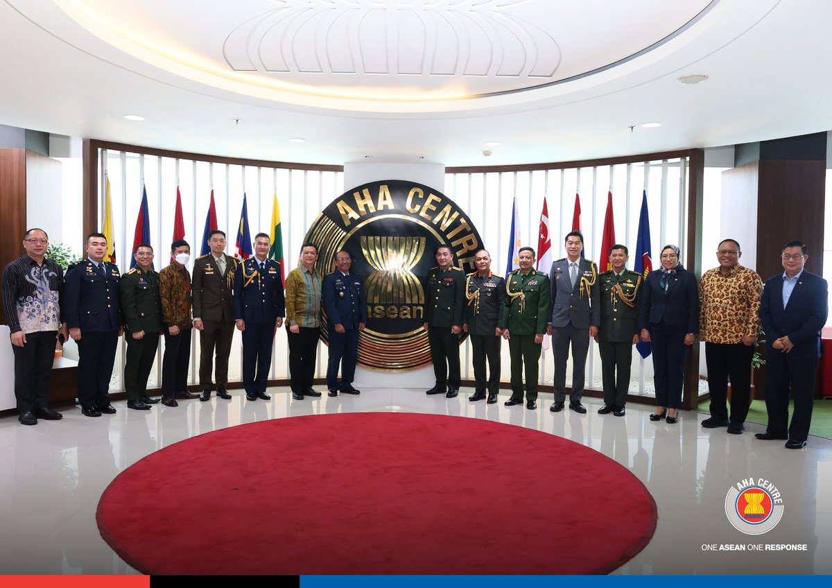AHACentre's tweet photo. Welcoming Col. Khampheng Sonephachanh, Defence Attaché #LaoPDR 🇱🇦 as he steps into the role of #ASEAN #MilitaryRepresentative to #AHACentre today!
We thank Col. Imam Suryo 🇮🇩 for his service in 2023 & the #AMRG on #HADR for its steadfast support in ASEAN disaster response. https://t.co/kqDysL0Xdz