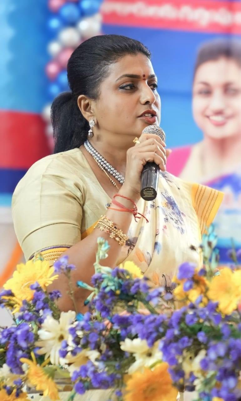 Roja Selvamani Biography TV Shows, Husband, Age, Net Worth, Daughter iiQ8