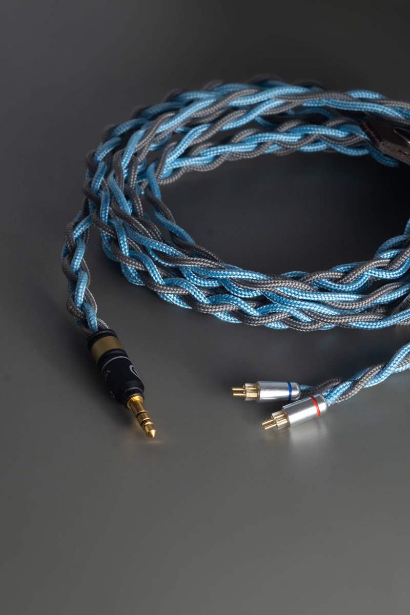 'Aes harmony' Silver plated copper Japanese imported wire with German viablue connector in sky blue and light grey / 「Aes Harmony」銀メッキ銅日本輸入ワイヤ、スカイブルーとライトグレーのドイツ製viablueコネクタ付き