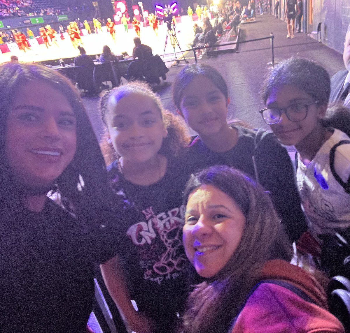 EColocassis's tweet photo. Eastfield netballers had a great day watching England🌹play Australia at Wembley.They met a few of the players and one of our girls even won a shooting competition @Eastfield_EN3 @Ivy_Trust @EnfieldPETeam @EnglandNetball https://t.co/SJ3kb4KxVz