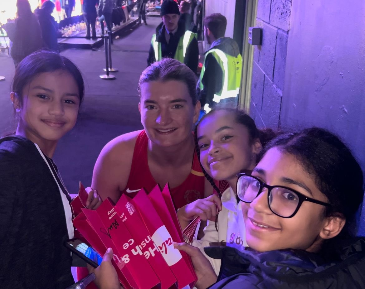 EColocassis's tweet photo. Eastfield netballers had a great day watching England🌹play Australia at Wembley.They met a few of the players and one of our girls even won a shooting competition @Eastfield_EN3 @Ivy_Trust @EnfieldPETeam @EnglandNetball https://t.co/SJ3kb4KxVz
