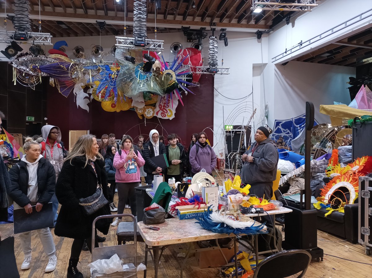 NHCCreative's tweet photo. Level 1 Creative students visited the @carnivalukcca  in Luton, the students took part in a workshop with artist Steven Hoyte.
#Art #Creative #UKCCA #CarnivalArts

@n_hertscollege @ualawardingbody #FurtherEducation #CreativeIndustries https://t.co/6NcGBmlAsJ