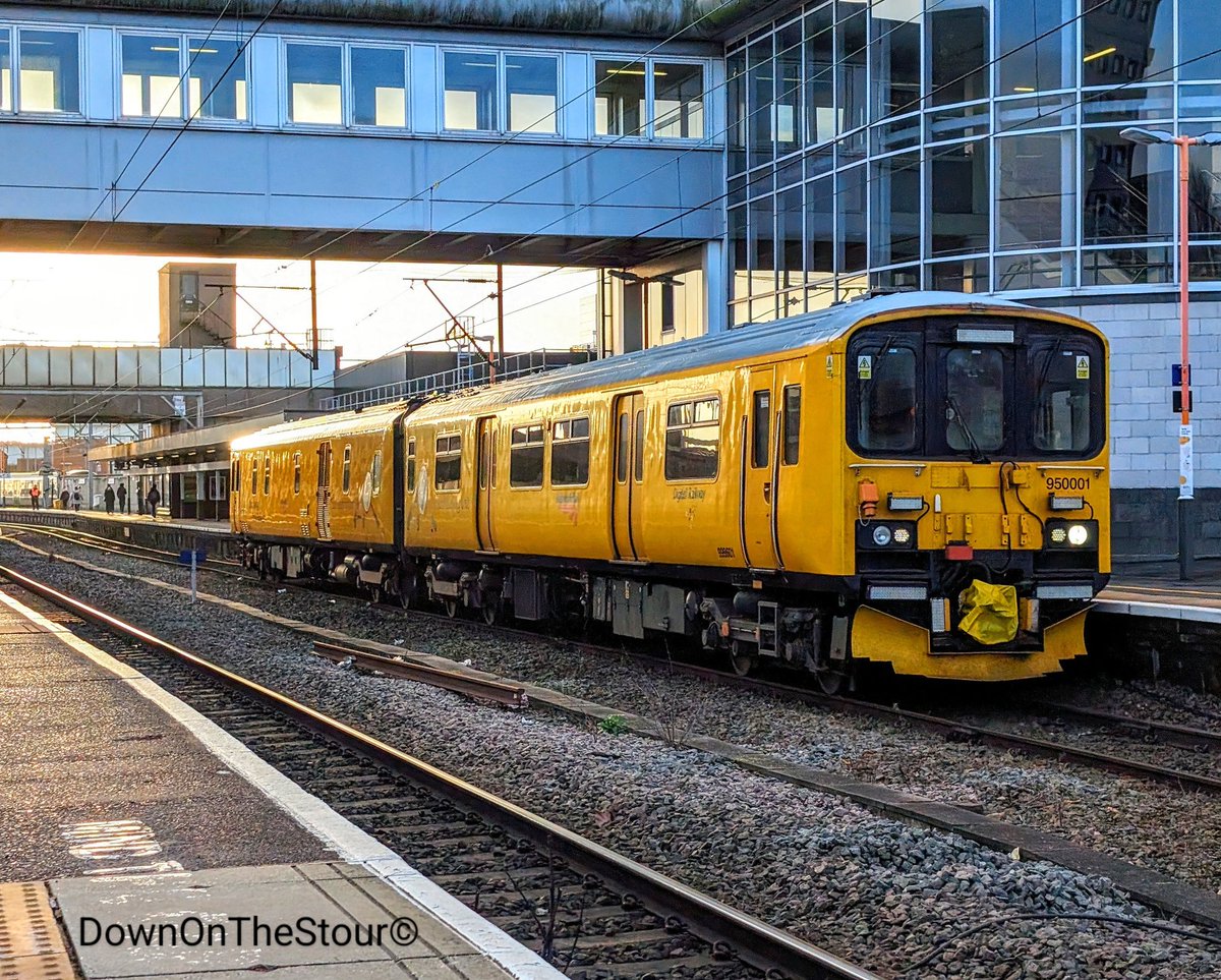 DownOnTheStour's tweet photo. Today's Photo from the Stour 📸
950001 sounding extremely unhealthy passes through Platform 1. Probably explains why it's off to Llandore 😂
#DOTS #railwayphotography #trainphotography #class150 #class950 #networkrail https://t.co/iWeoffx9Xh