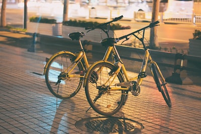 Bruce  Hong ©️ Unsplash |  #photography #streetphotography
 #bikemechanic #transportation #vehiclelockout #cycling