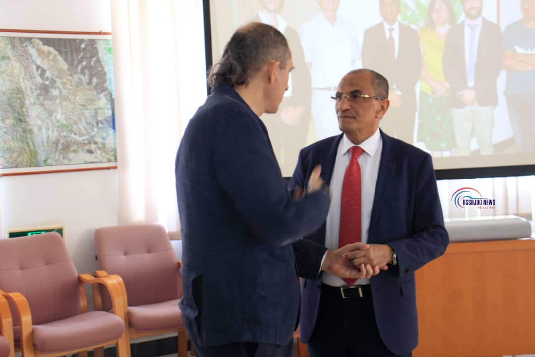 JBarahona_RCDJI's tweet image. Le Minister d'Enseignement Superior et le #CERD et le #CFEE ont presenté une neuvelle oubrage sur Djibouti.  

On peut le trouvé aux libreries de Djibouti. Bonne lecture!