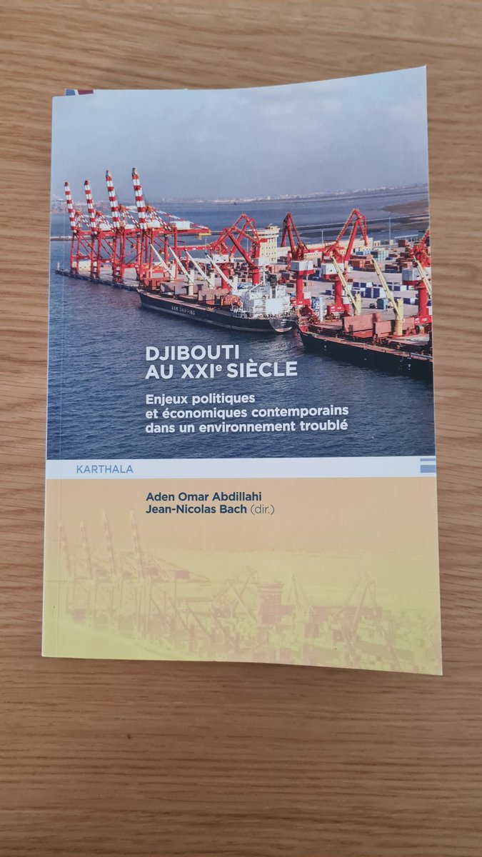 JBarahona_RCDJI's tweet image. Le Minister d'Enseignement Superior et le #CERD et le #CFEE ont presenté une neuvelle oubrage sur Djibouti.  

On peut le trouvé aux libreries de Djibouti. Bonne lecture!