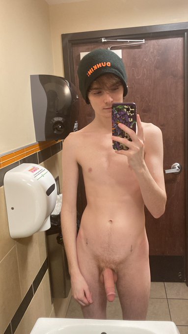 naked at work again bc i&rsquo;m bored https://t.co/6Li4oZvB4o
