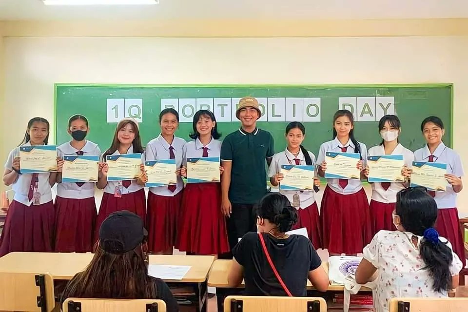 anhsSPA's tweet photo. IN PHOTOS: The Alangalang NHS - Special Program in the Arts (SPA) Department conducted the First Quarter Portfolio Day for the SY 2023-2024. https://t.co/AF7tFC4UtM