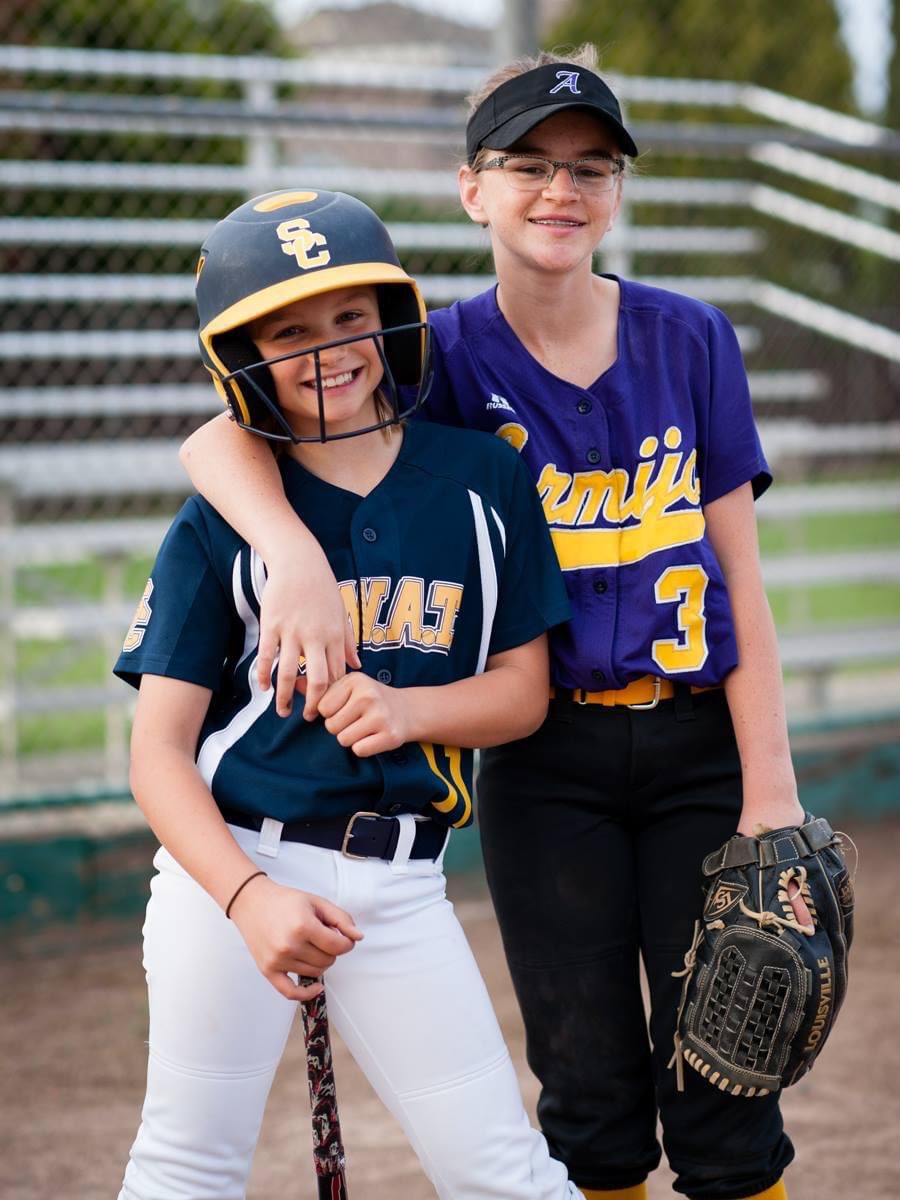 LucyHerston2025's tweet photo. So happy for my sister (and teammate) @lovealicej !!! she graduated early with her electrical engineering degree from @UCBerkeley last month ๐๐ซ๐ค๐ #softballsisters #scswat #swatsisters #gobears https://t.co/v6jp2Y7IBi