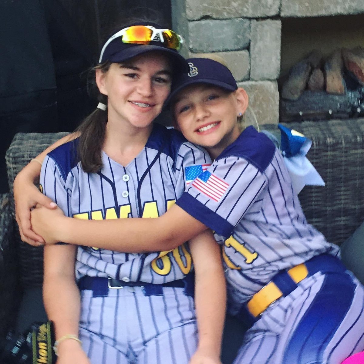 LucyHerston2025's tweet photo. So happy for my sister (and teammate) @lovealicej !!! she graduated early with her electrical engineering degree from @UCBerkeley last month ๐๐ซ๐ค๐ #softballsisters #scswat #swatsisters #gobears https://t.co/v6jp2Y7IBi
