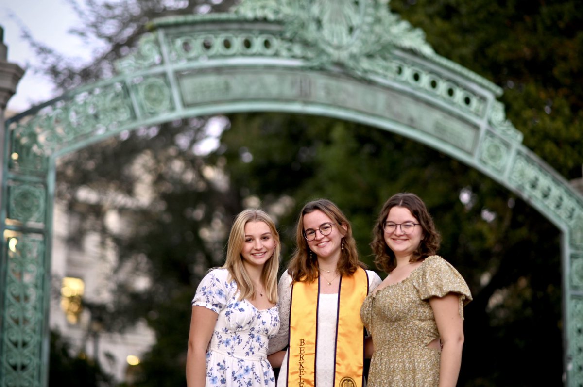 LucyHerston2025's tweet photo. So happy for my sister (and teammate) @lovealicej !!! she graduated early with her electrical engineering degree from @UCBerkeley last month ๐๐ซ๐ค๐ #softballsisters #scswat #swatsisters #gobears https://t.co/v6jp2Y7IBi