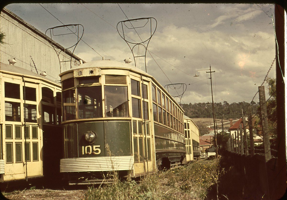 eric_riddler's tweet photo. #TramTuesday #FoundSlideHoliday Some of nipaluna Hobart’s single deck bogie saloons, including number 105, stabled beside Moonah tram depot not long after the Second World War, since the cars still have white bumpers from the ‘brown out’ days (photographer unknown) https://t.co/wjW5Lw2NSU