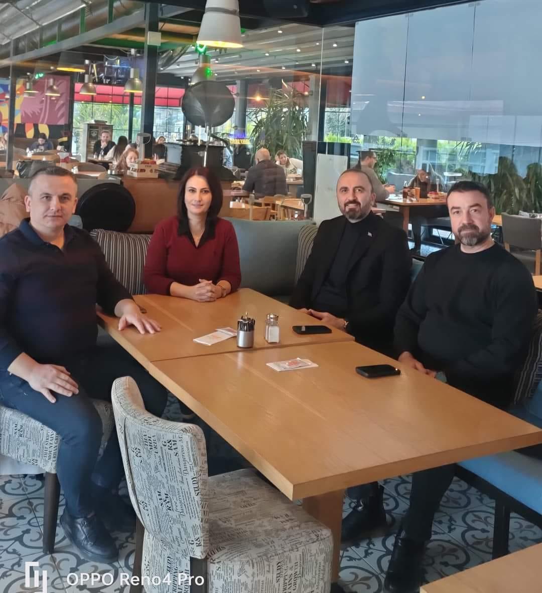 Tekirdağ, Edirne ve Kırklareli Şube Başkanlarımız  Elif Sağlam, Emre Promet ve Ibrahim Ari ile Tekirdağ'da bir araya geldim. 

Kıymetli Şube Başkanlarımıza misafirperverliklerinden dolayı çok teşekkür ederim…