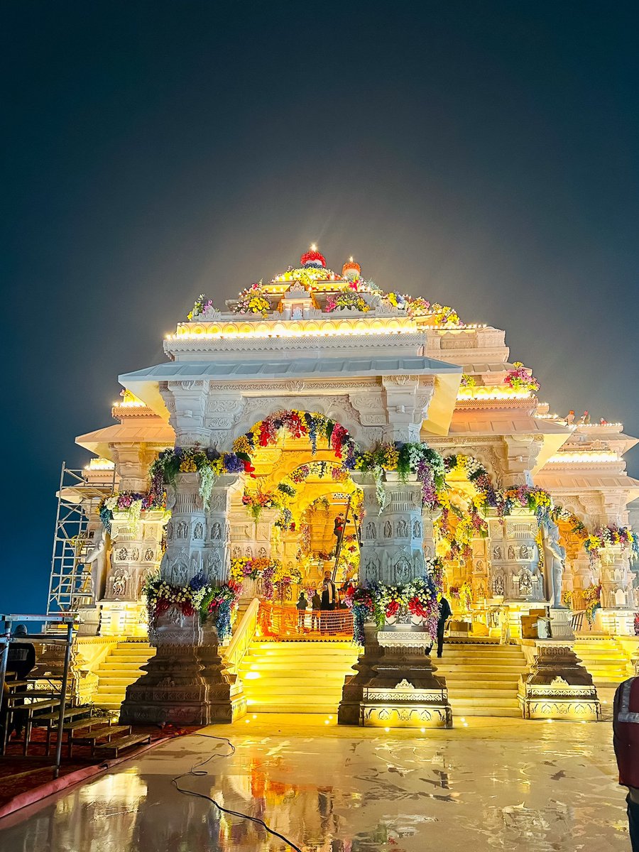 BIG BREAKING NEWS 🚨 Madras High Court rules that there is no permission required for screening of Ram Temple event on a LED screen in private temples and halls. 

Supreme Court also issues notice to the Tamil Nadu government and others on a plea filed against State’s oral order