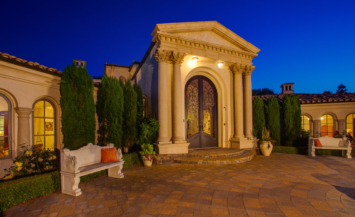 LukeGibsonPhoto's tweet photo. Photographed by Luke Gibson Photography

Congrats to my Realtor clients, Travis Canby &amp; Judith Lovingfoss, for their first 8-digit home sale ($10,800,000), a gorgeous, ocean view Mediterranean mansion in Palos Verdes Estates! It was a pleasure photographing it for you. https://t.co/r6eMJdj4zu