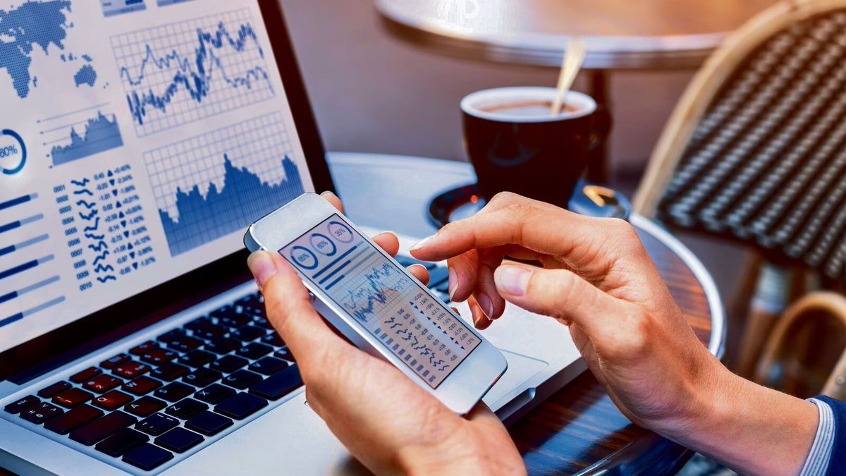 NutshellN28953's tweet photo. Q3 Earnings and Global Events to Drive D-Street This Week.

  • Investors eagerly await Q3 earnings from major banks and stock reactions of various firms including L&T Finance and Axis Bank.

  • Monday's market closure sets the stage for a busy week of trading sessions with a focus on a wide range of companies.

  • Excitement builds as Nifty 50 and Sensex resume trading on January 23, with a lineup of Q3 results and stock reactions to watch.