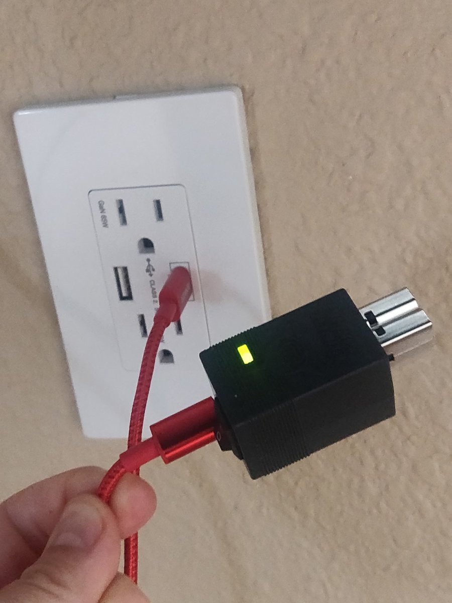 madhackerslab's tweet image. PowerSharks are in the Customs now. Sounds a bit like custom chips, but in fact way slower. So in the meantime please enjoy this picture of wall-plugged #PowerShark. #Amiga #GaN #65W #usbc