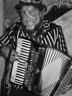 bobbyjoeebola's tweet photo. This week, our paid Patreon subscribers learn about @dylanblackthorn in this Artist Spotlight! Accordionist, carny, chaos goblin - &amp; that's just for starters!
Join our Patron today to find out all about the artists on our forthcoming album, &amp; so much more!
https://t.co/lWI4L81CAL https://t.co/1Y5YzMHaE0