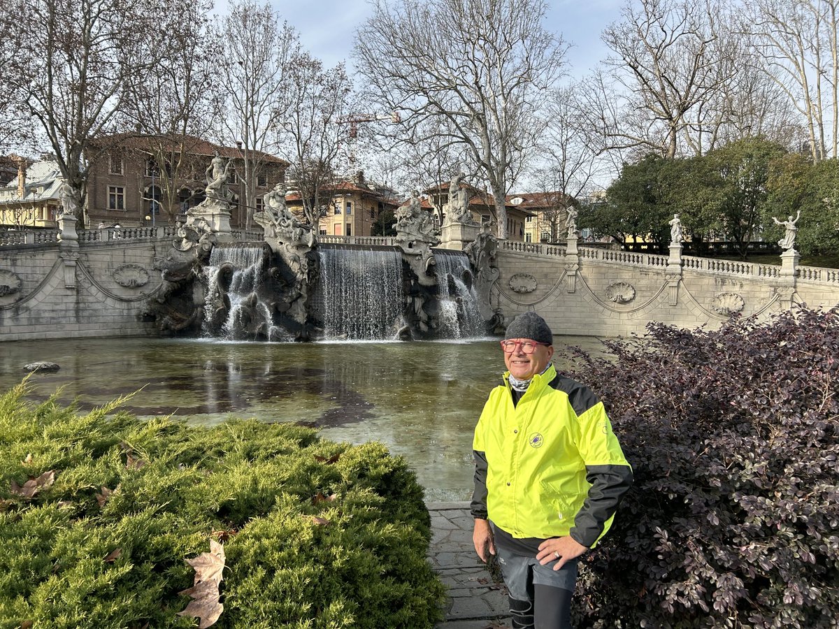 GmailOlmo's tweet photo. Valentino Fontana dei 12 mesi bellissima https://t.co/F4DU9Ms1AW