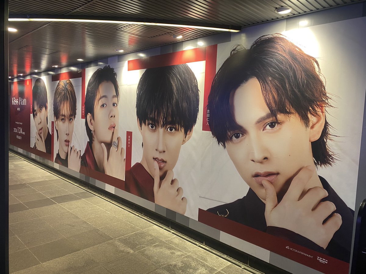 巨大ポスター登場／ 渋谷駅に M!LK「Kiss Plan」 巨大ポスターが登場