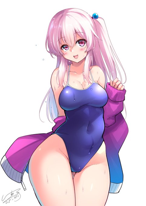 草蔦みかんさん@lotten_mikan  
先日描いた新スク水絵のロングヘア版で。
2枚目は、配信中の笑顔っぽい差分ー
#くさつたーと 