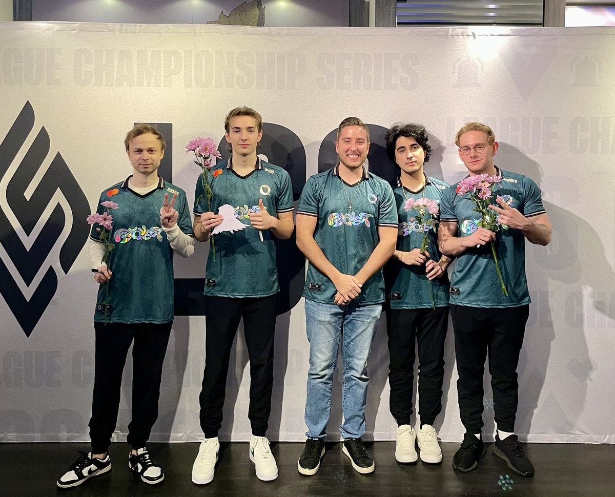 nyx_ggn's tweet photo. Didn’t know what to do with my hands..
BUT
Got to meet the boys this week and they went 2-0, gotta say it was an awesome experience!
#lcs #flyfam https://t.co/0dFkR2IjoI