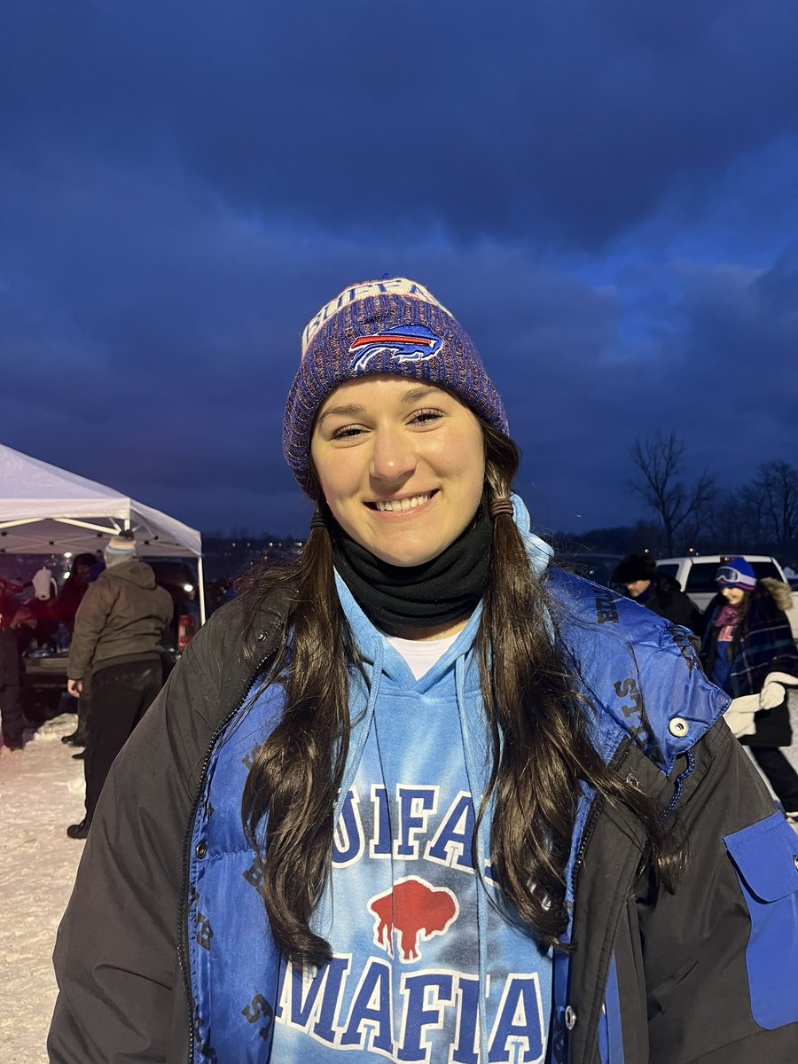 Gabby_373's tweet photo. Zoey Zienski smiles big as she prepares to head into HighMark stadium for tonight’s Bills game. #jrn203med https://t.co/6da4EnSVQ0