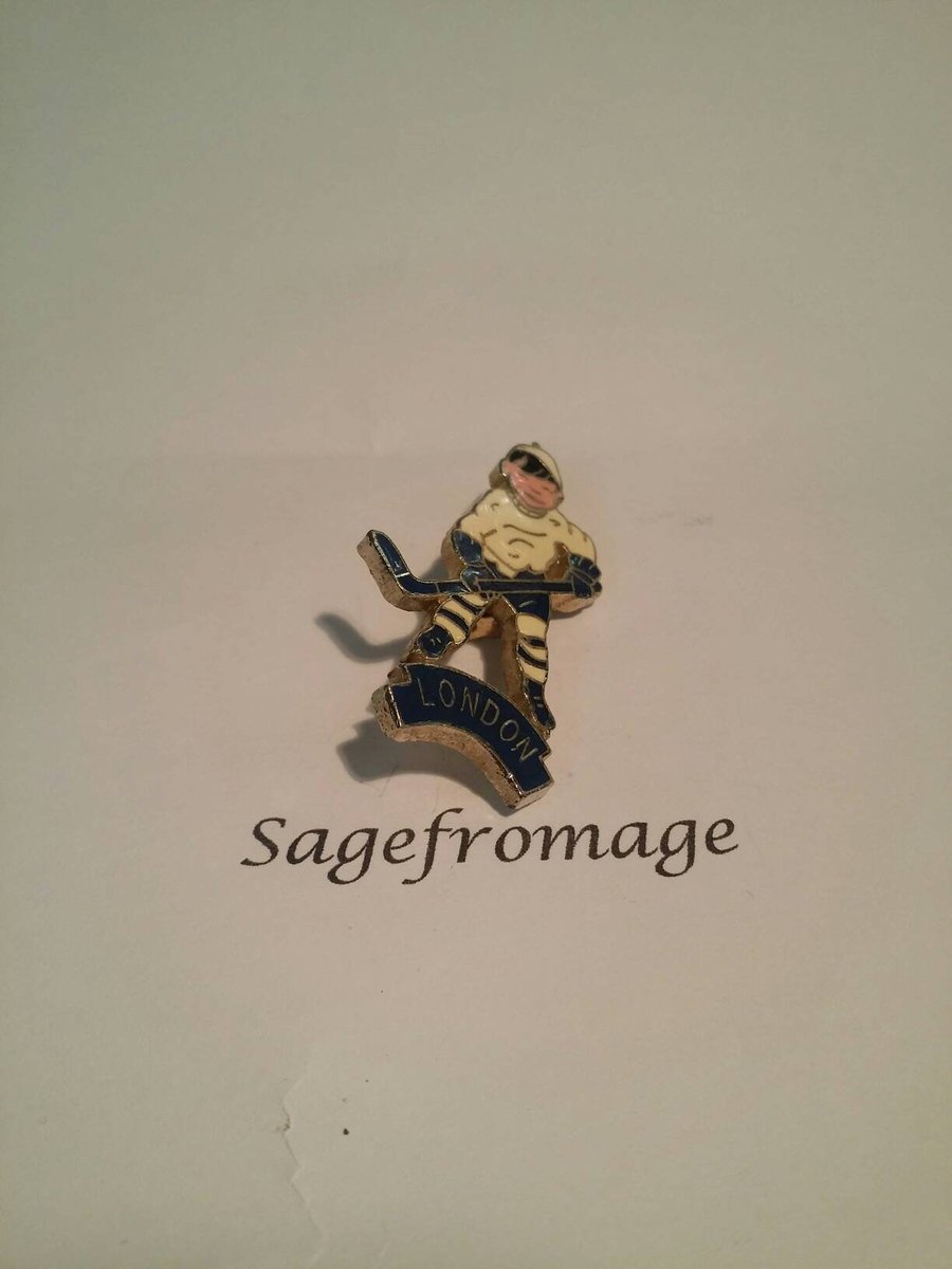 arlissbryant's tweet image. Lapel pin London push back pin tuppu.net/bd352462 #Etsy #sagefromage #PinBackButton