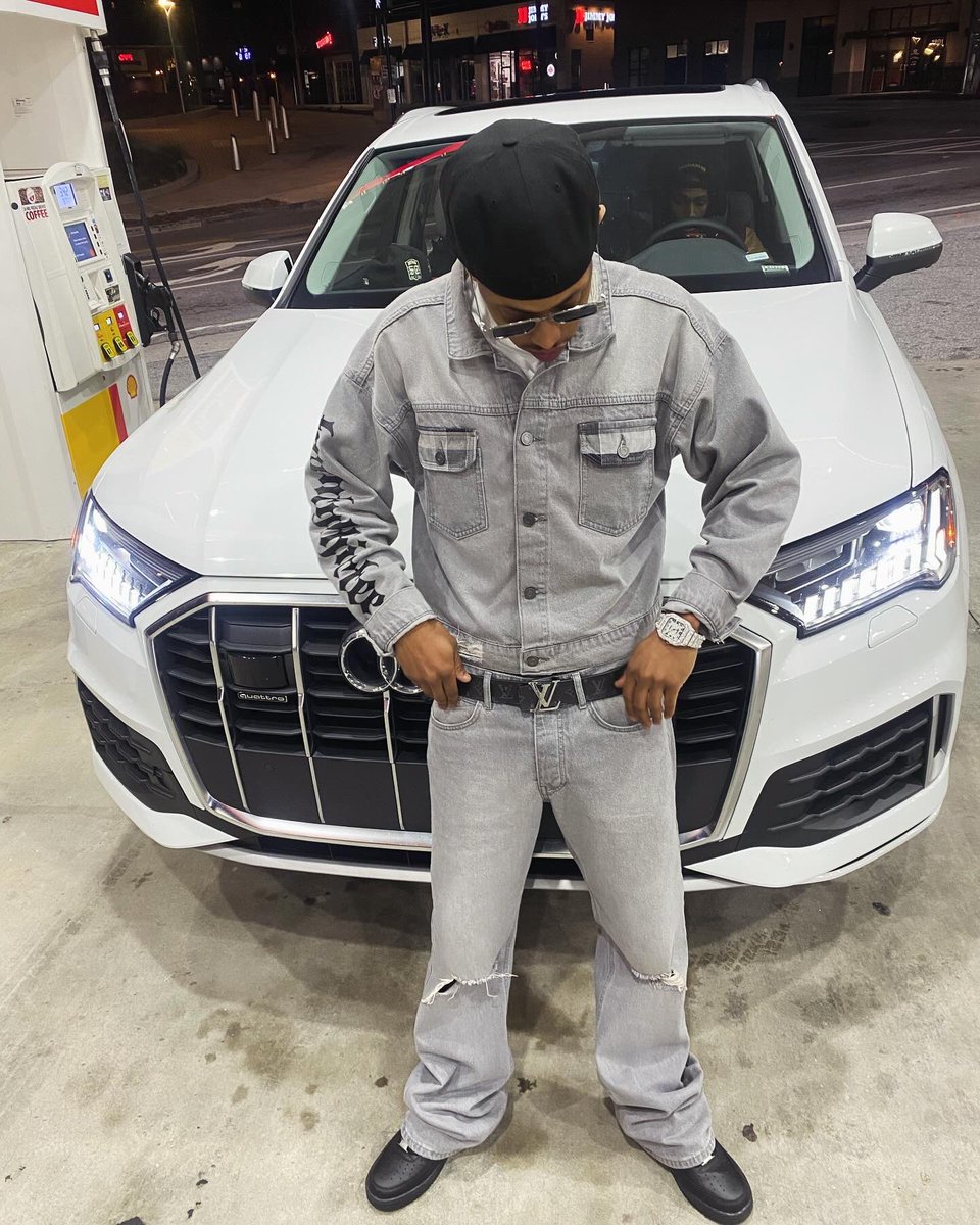 1MackJrock's tweet photo. Niggas Can’t Beat Me At Shit 💩 https://t.co/SlABcybkZo