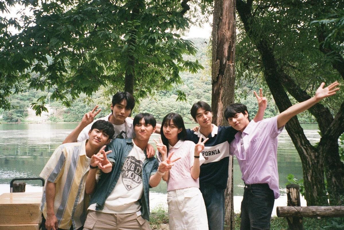 evermoresieun's tweet photo. how the twinkling watermelon characters would react if you ask them to peel an orange for you: a thread https://t.co/8i2fTiLfO5