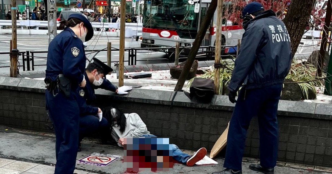 Man stabs himself at Hachiko dog statue outside Shibuya Station in Tokyo, Japan bit.ly/3vK4ByS
