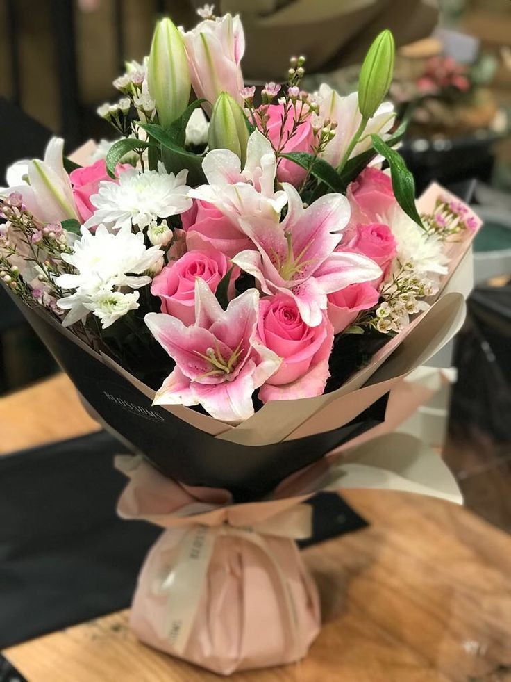 To: <a href="/obfusccltion/">‍ ‍ ‍‍ ‍INARI.</a> 
From: Sho.

Note: anggap saja hadiah tahun baru.
Bunganya cantik dan punya wangi yang manis, kayak kamu.