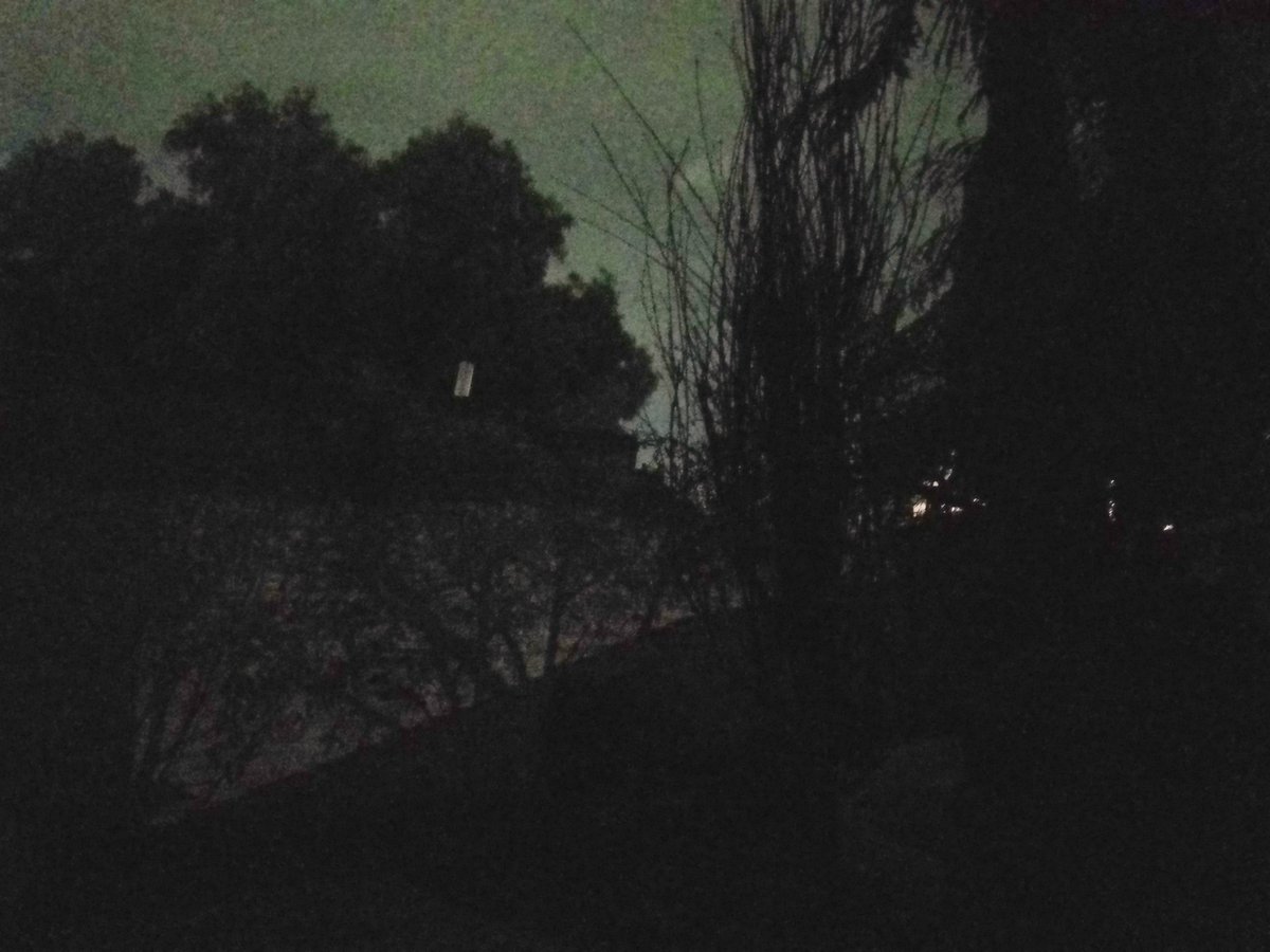 Falso Profeta (@eldios_delrock) on Twitter photo Quién sabe que nombre reciba el efecto de iluminación que producen las nubes durante la noche, pero amolo. Quién sabe que nombre reciba el efecto de iluminación que producen las nubes durante la noche, pero amolo.