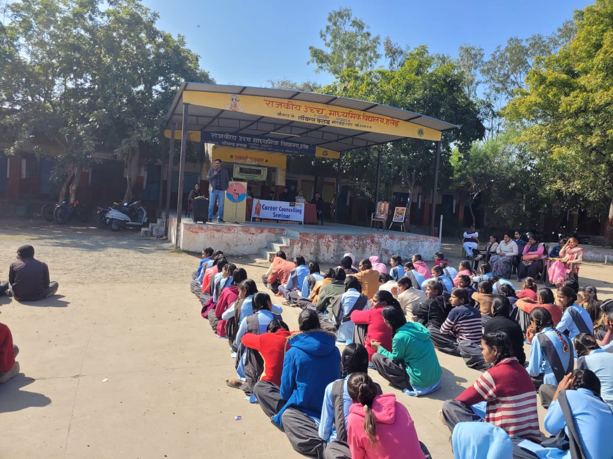 jwr_foundation's tweet photo. Empowering Futures: Jawahar Foundation celebrates Swami Vivekananda Jayanti with a career counseling seminar at Government Senior Secondary School, Haled, Swana Block, Bhilwara. Guiding and inspiring the youth towards a brighter tomorrow.
.
.
.
#SwamiVivekanandaJayanti https://t.co/0269nMOws8