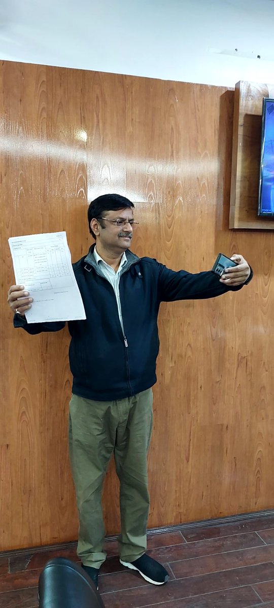 DEOGARHWA's tweet photo. #IamReadyToVote
उप निर्वाचन पदाधिकारी गढ़वा द्वारा मतदाताओं को जागरूक करने के उद्देश्य से मतदाता सूची के साथ सेल्फी लिया गया एवं आयोग द्वारा चलाए जा रहे  सोशल मीडिया कैंपेन #IamReadyToVote में भाग लिया। #IamReadyToVote  @ceojharkhand
 @ECISVEEP https://t.co/2aafTLsg4V