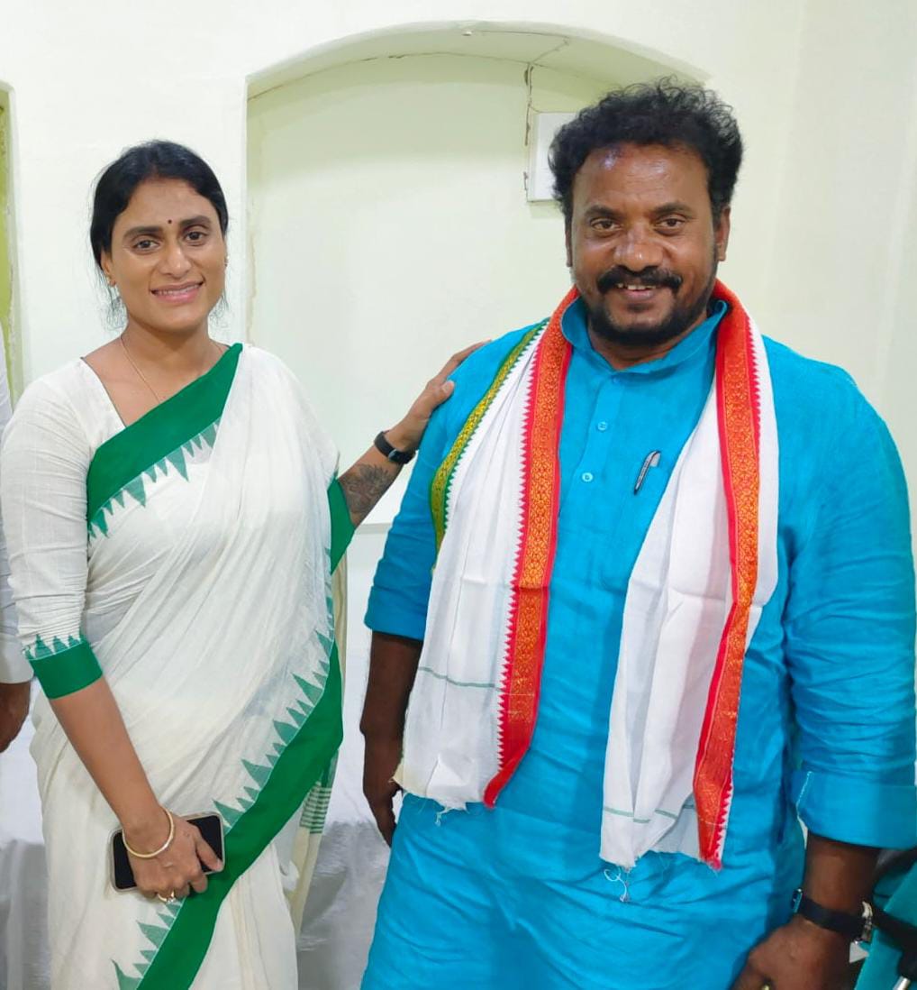 MastanValiINC's tweet photo. Sharing a few pictures and video clips from yesterday's swearing-in ceremony of Smt. @realyssharmila garu as the President of Andhra Pradesh Congress Committee.

The future bodes well for the Congress party in Andhra Pradesh ✋ https://t.co/cHDlPbTZ4k