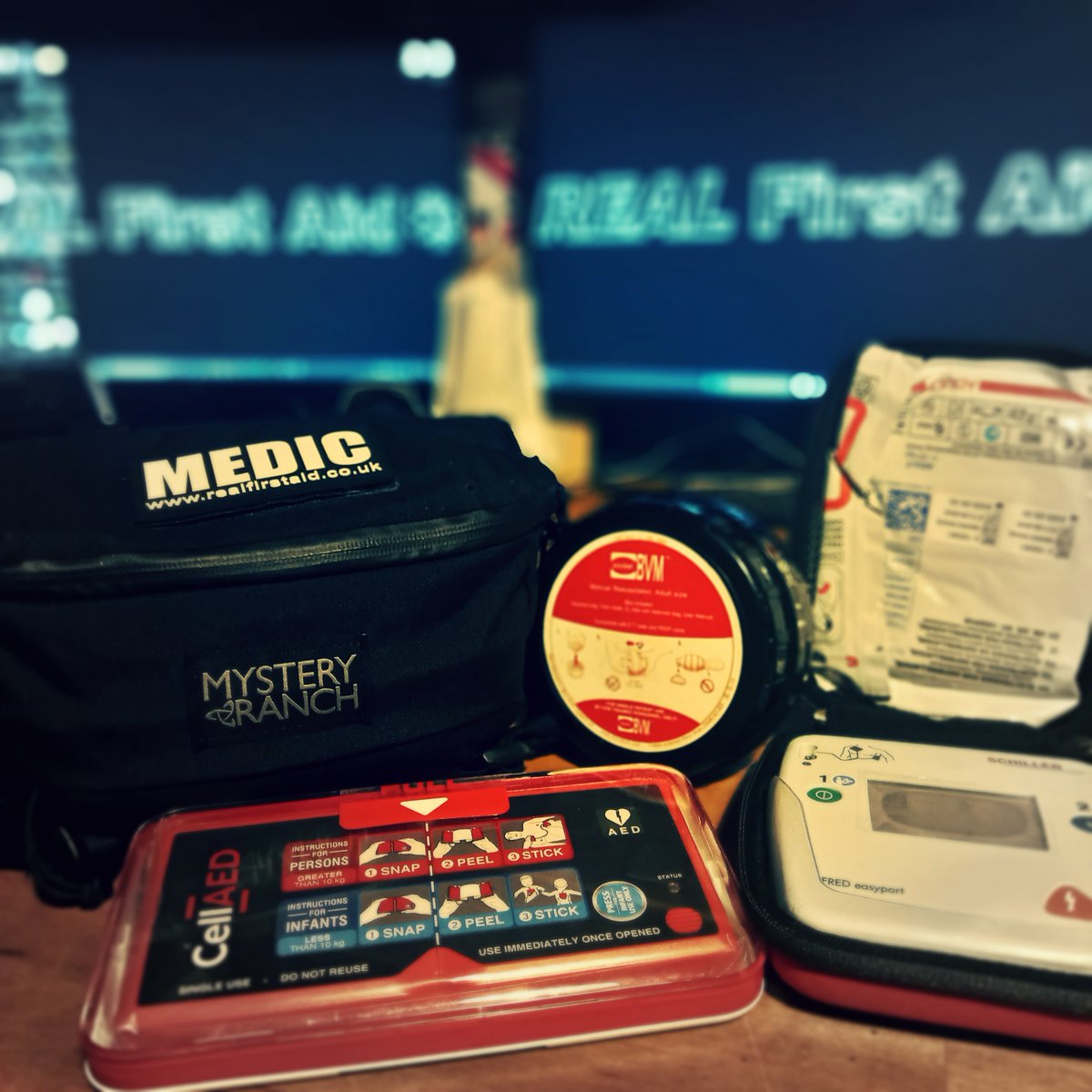 The CellAED - what do we know?  Does it work?  Is it worth it?

realfirstaid.co.uk/cellaed

#resus #resuscitation #aed #medic #remotemedic #wildernsessmedicine #phem #foamed #frec #fpos #firstresponder #twittermed #FOAMed