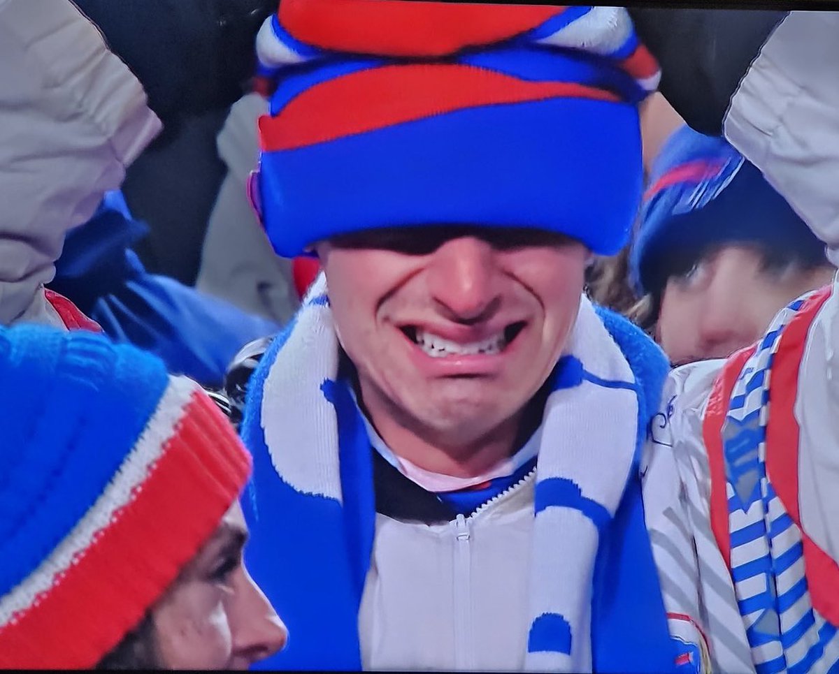 royalsclubhouse's tweet photo. Me when I find out the city has limits on the amount of cats you can have https://t.co/i9A4Tq1LQn