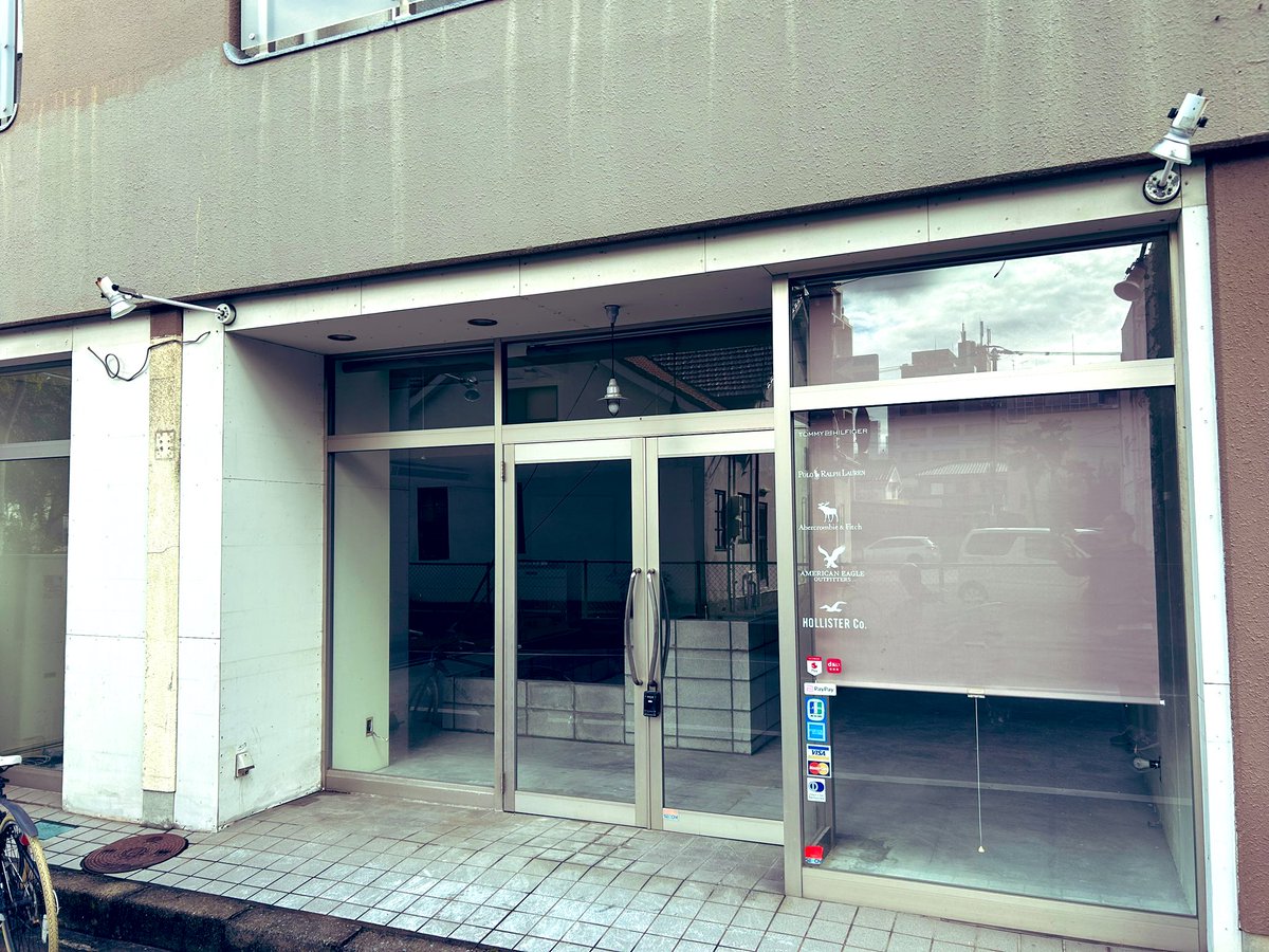 ramen_8beat's tweet photo. こんばんは！
🍜ここでやります。
右端のガラスにうっすらと写っているのがここでラーメン作る人みたいです。

随時...
情報を...
発信していきますので...

https://t.co/L21pwoPNFy

フォローよろしくお願いします！

#ramen8beat https://t.co/jVZYPD5GzD