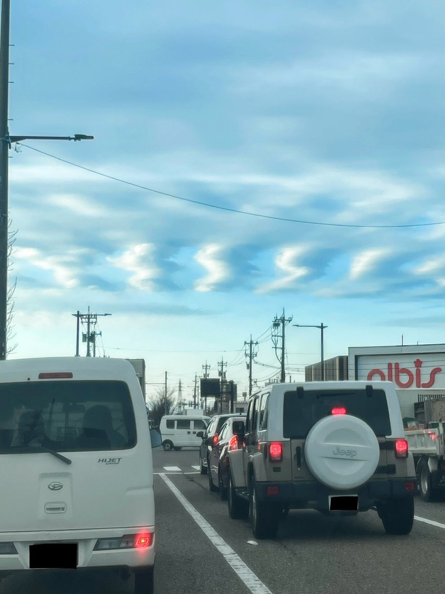 ayukawa_210's tweet photo. ただいまの金沢の雲
なにかの前触れか？ https://t.co/UlvxVVvjHs