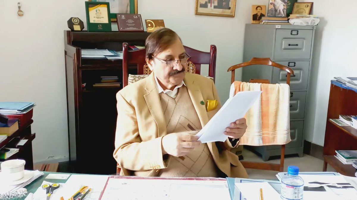 PehchanPak's tweet photo. In this post, you can see Dr. Inamul Haq Javed going through Urdu creative writing entries.                           
Unlike other contests that keep their judges in the shadows, we spill the beans. You'll know exactly who's deciding the fate of a masterpiece.
#PehchanPakistan https://t.co/mRQd8E5iaL