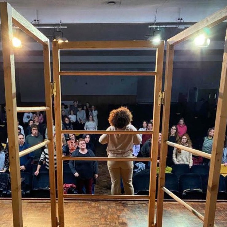 *COSSOS a l’Institut Miquel Biada*
El dimecres 17 de gener l'espectacle COSSOS amb Maria Lamata, creadora i integrant de COSSOS, conjuntament amb Elisenda Fàbregas i Carla González va tornar a l’Institut Miquel Biada, on tot va començar. Un gustàs!