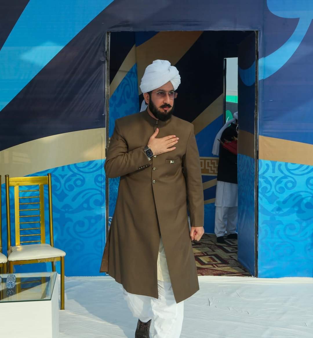 ملتان : اسٹیڈیم قلعہ کہنہ قاسم باغ میں سالانہ میلاد مصطفے ﷺ و حق باھُو کانفرنس میں شرکت اور خصوصی خطاب
خطاب کا موضوع: " قرآن مجید میں سیدنا نوح ؑ کے واقعات اور اولیائے کاملین کی تعلیمات " 
گفتگو کے اہم نکات:

-   صوفیائے  کرام کا نقطہ نظر ہے  کہ قرآن کریم کی ہر آیت ہر دور کے