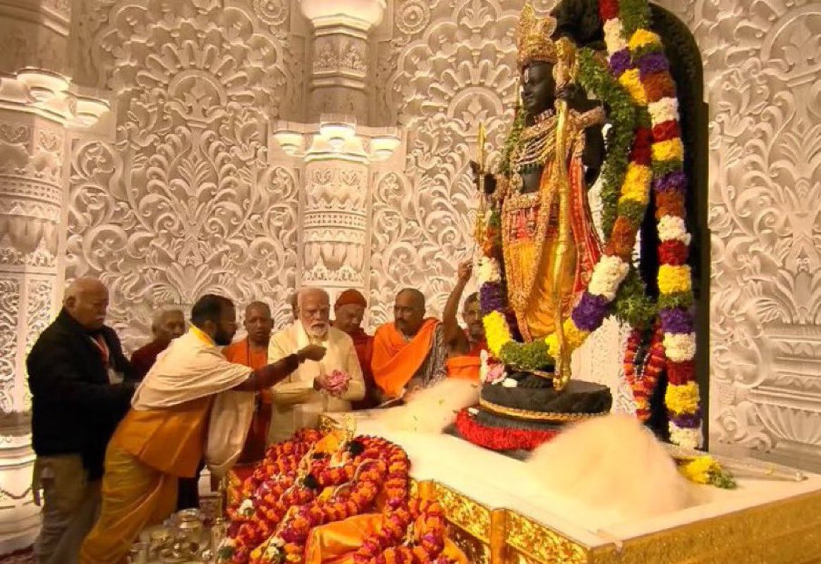 SwarajyaTimes's tweet photo. PM Narendra Modi placed lotus at feet of Ram Lalla. https://t.co/7uQgLtFdOd
