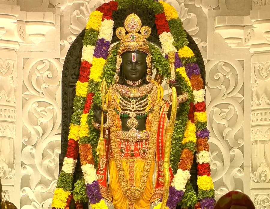 DigitalRaghav's tweet photo. श्री राम जन्म भूमि मंदिर का “मनोरम” दृश्य और दर्शन. #AyodhaRamMandir "श्री राम"

https://t.co/1XvmFF8BvQ https://t.co/LXXObLFYEl