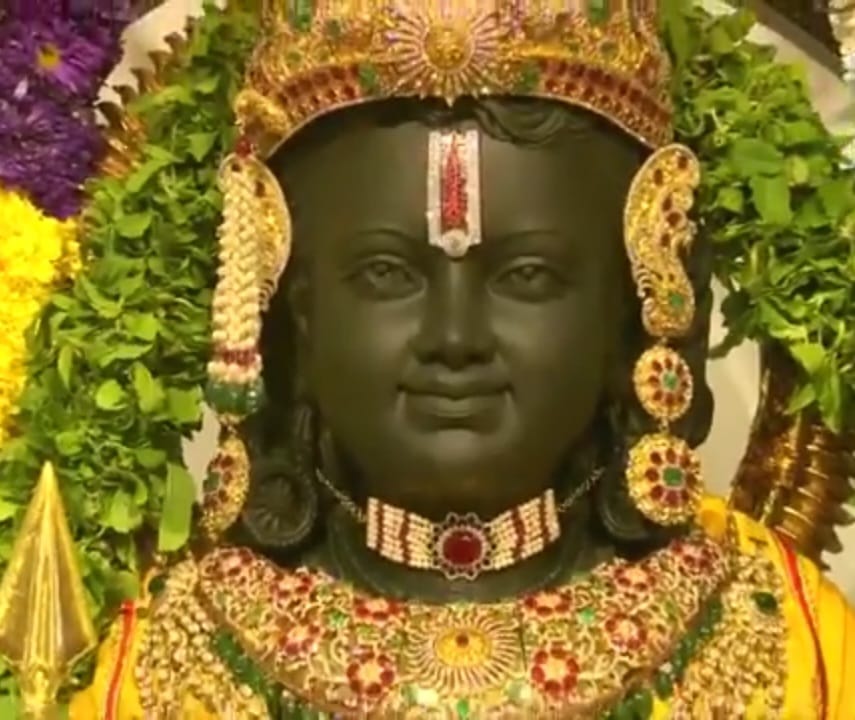 प्राण प्रतिष्ठा के बाद भगवान श्री राम का प्रथम दर्शन। जय जय सियाराम। 🙏🏻🚩🛕🙏 #RamMandirPranPrathistha #जय_सियाराम #JaiShriRam